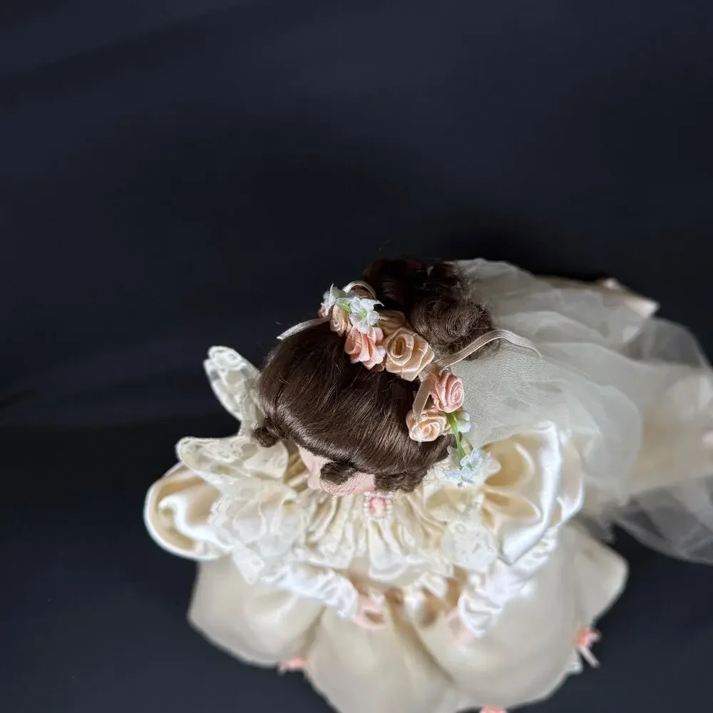 Ashton Drake Galleries Elizabeth 1990s Porcelain Doll Wedding Dress Vintage 20'